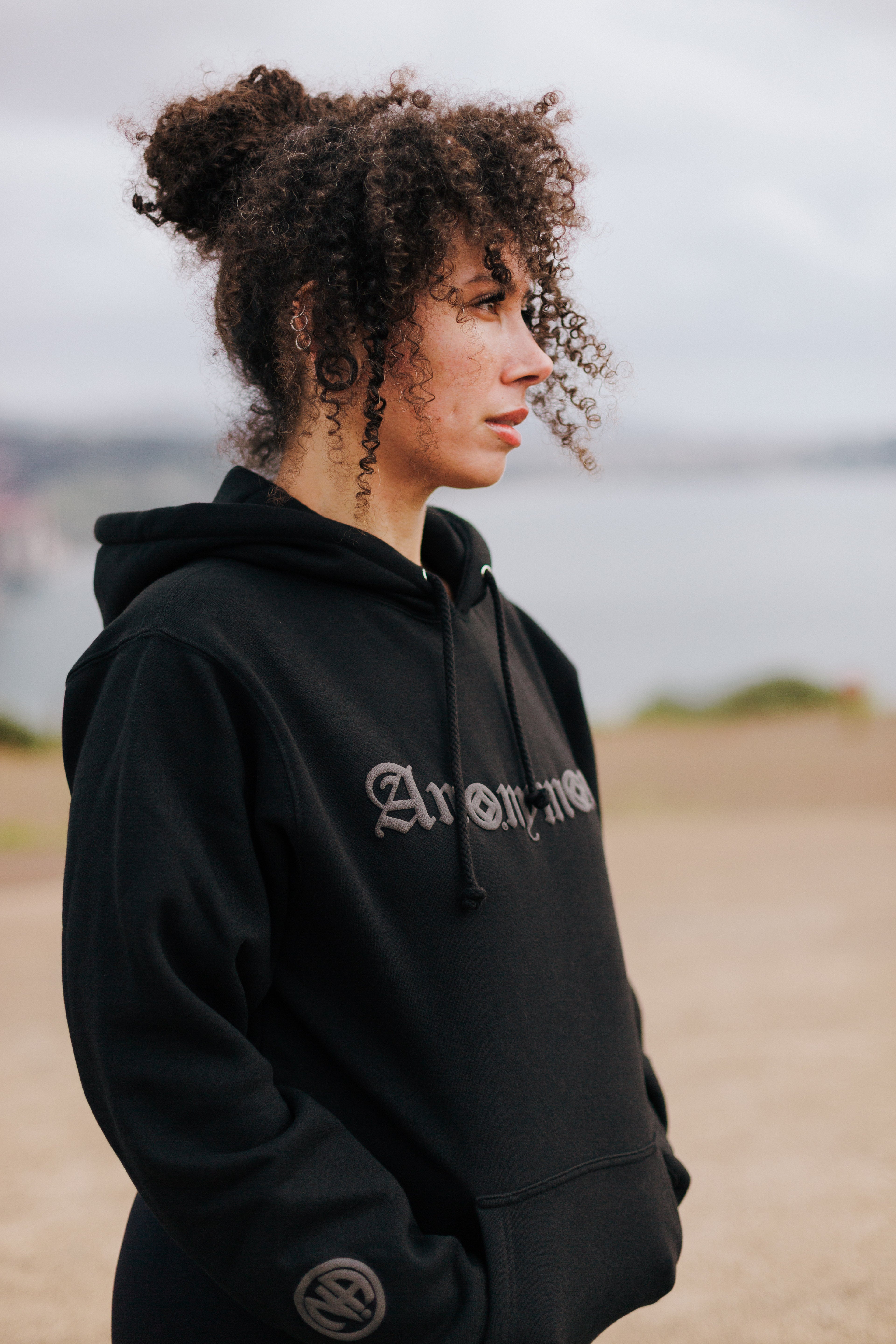 Anonymous/ Pullover Hoodie/ Black
