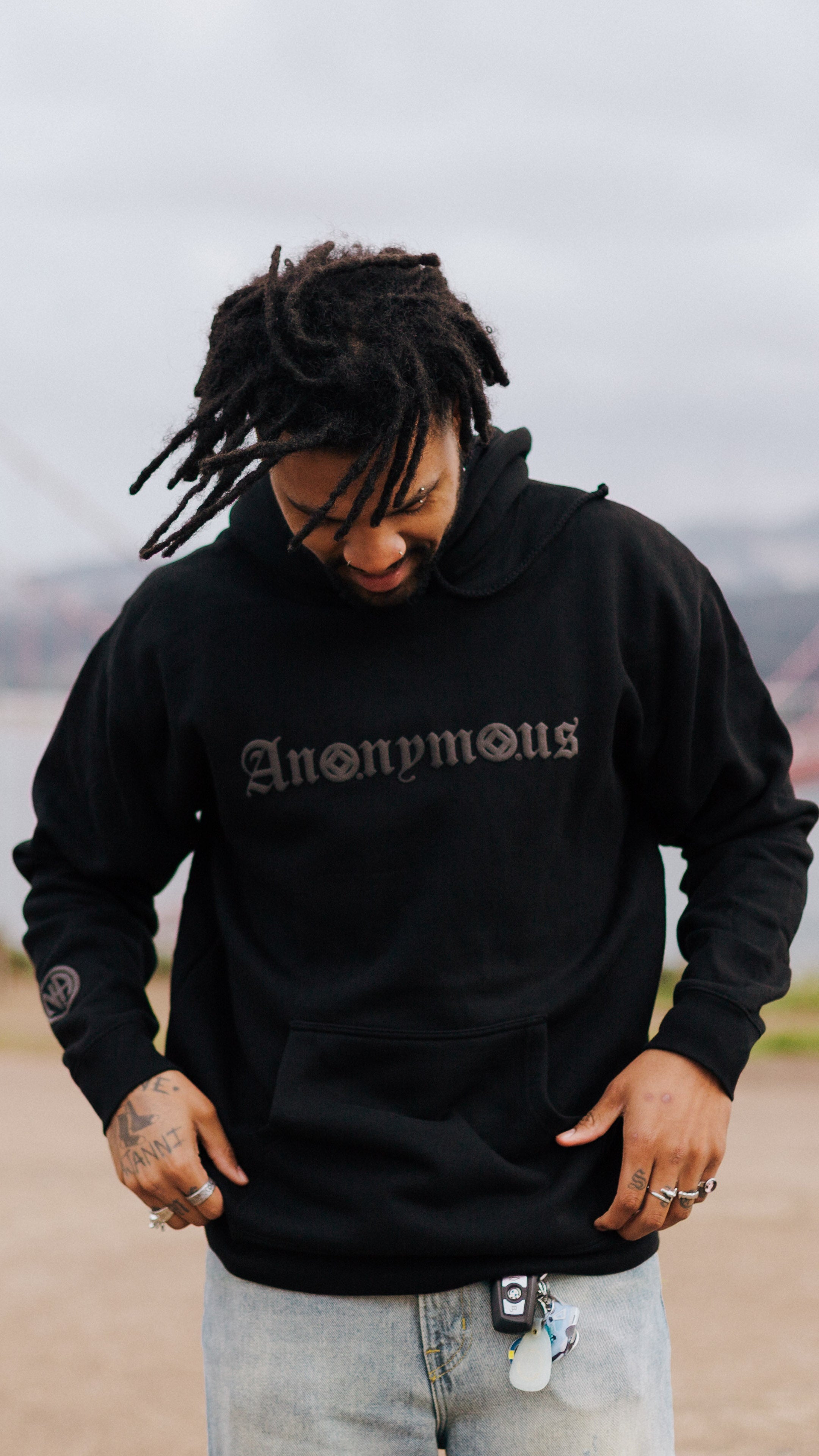 Anonymous/ Pullover Hoodie/ Black